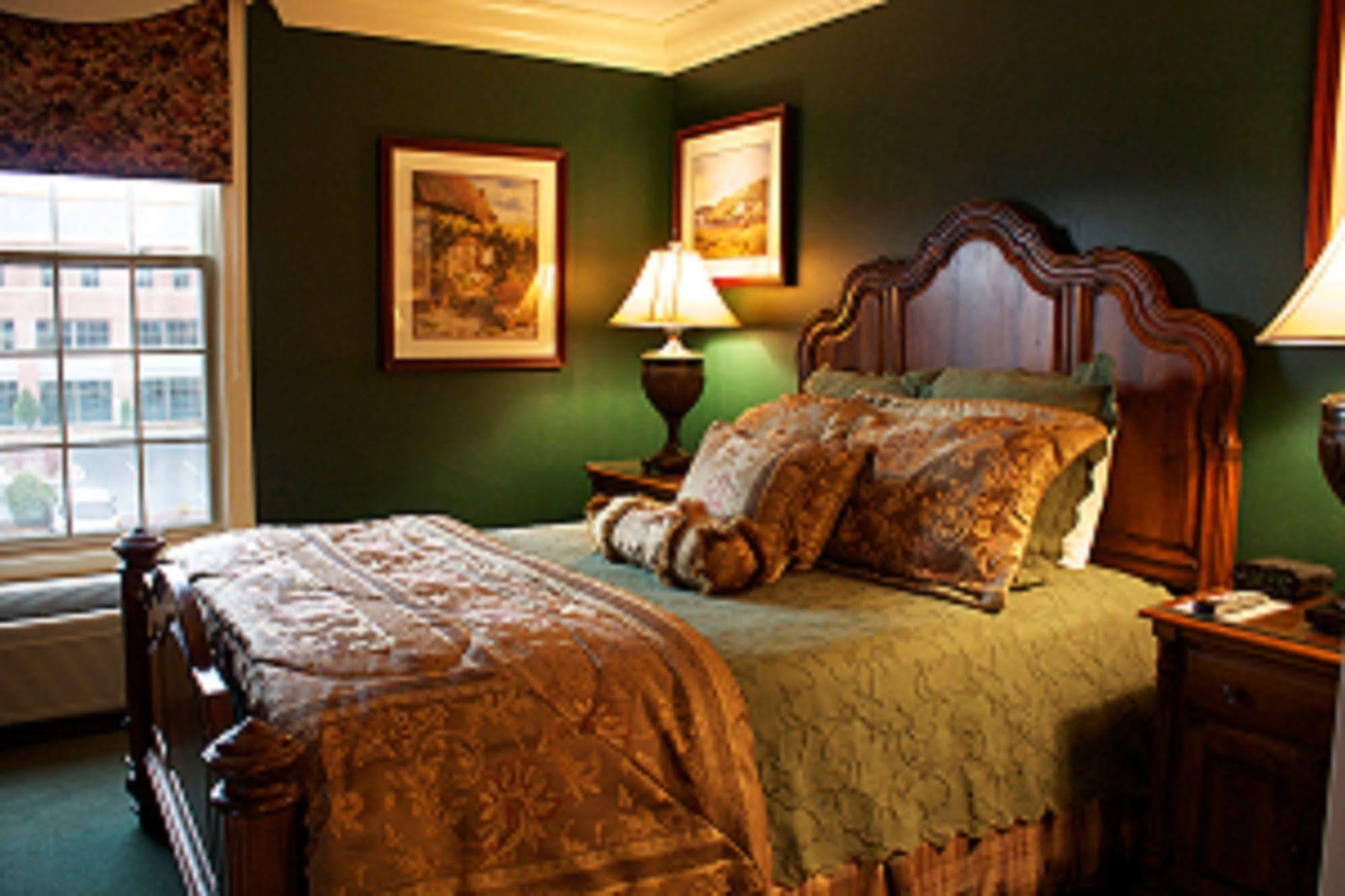 Saint Brendan'S Inn Green Bay Esterno foto