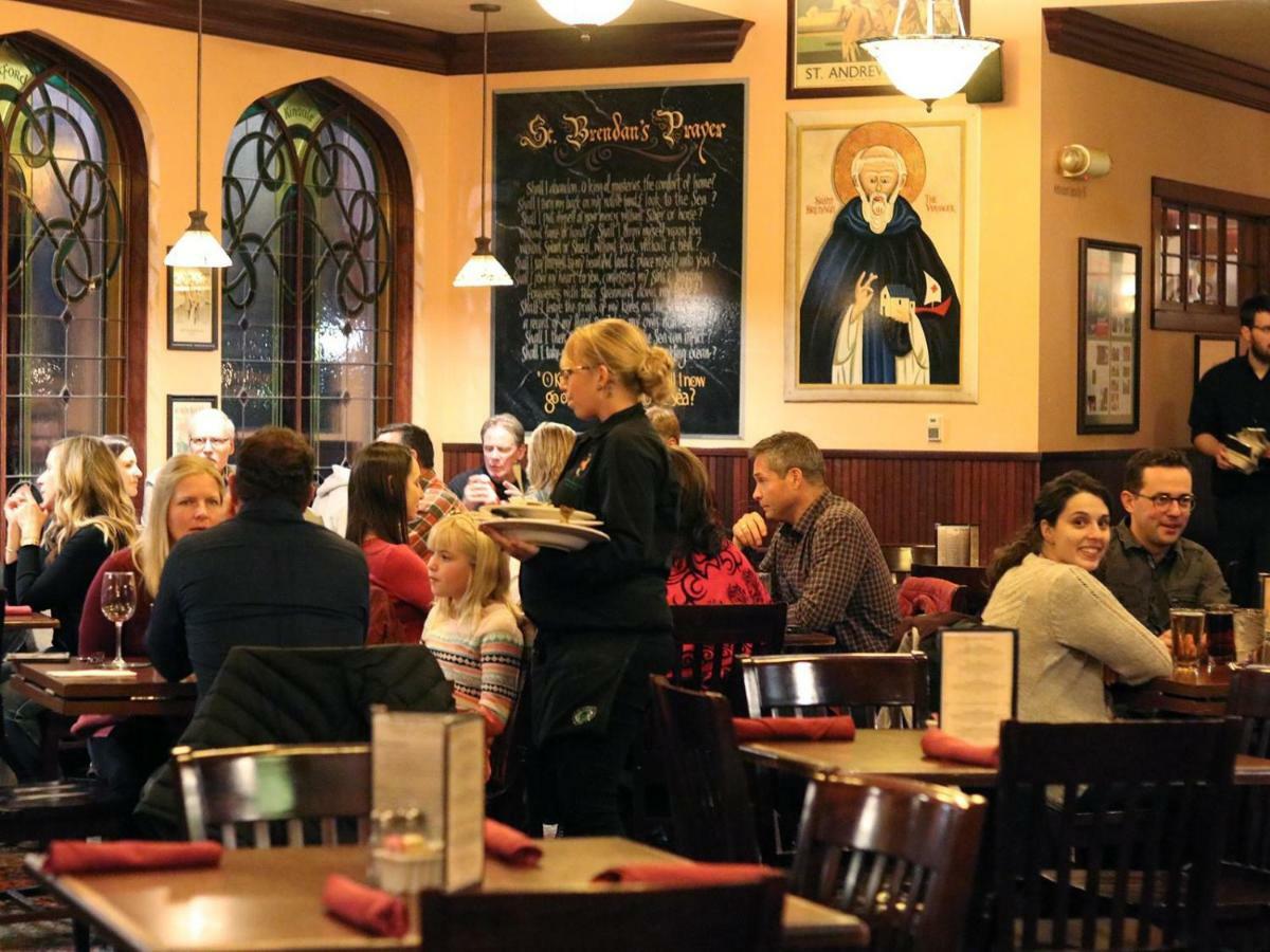Saint Brendan'S Inn Green Bay Esterno foto