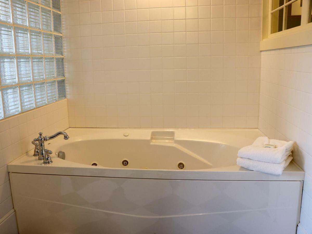 Saint Brendan'S Inn Green Bay Esterno foto